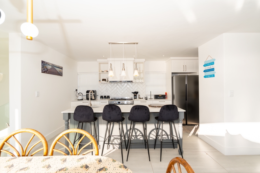5 Bedroom Property for Sale in Paradise Beach Western Cape